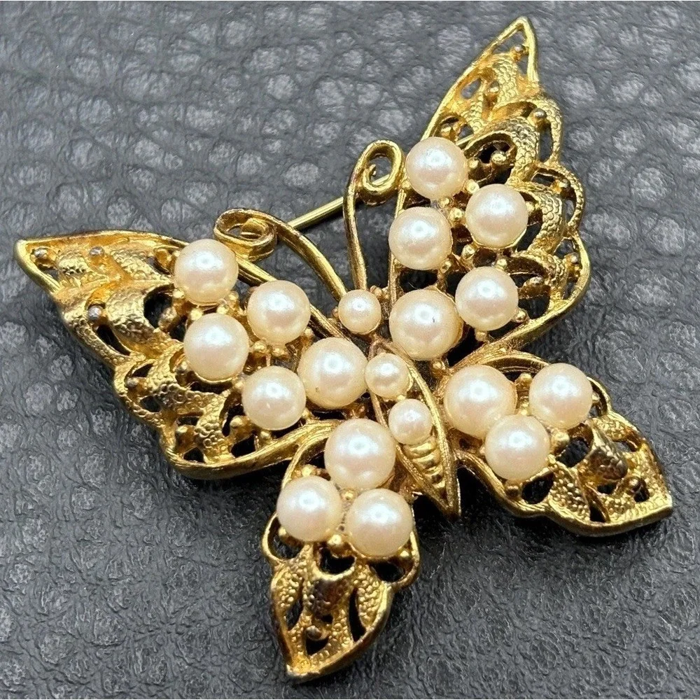 Vintage 80s Gold Tone Faux Pearl Butterfly Brooch Pin Filigree Wings